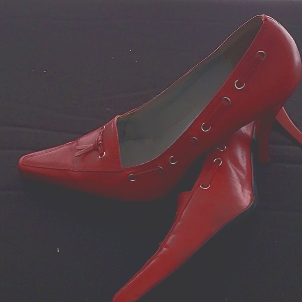 Red Heels - Picture 4 of 5